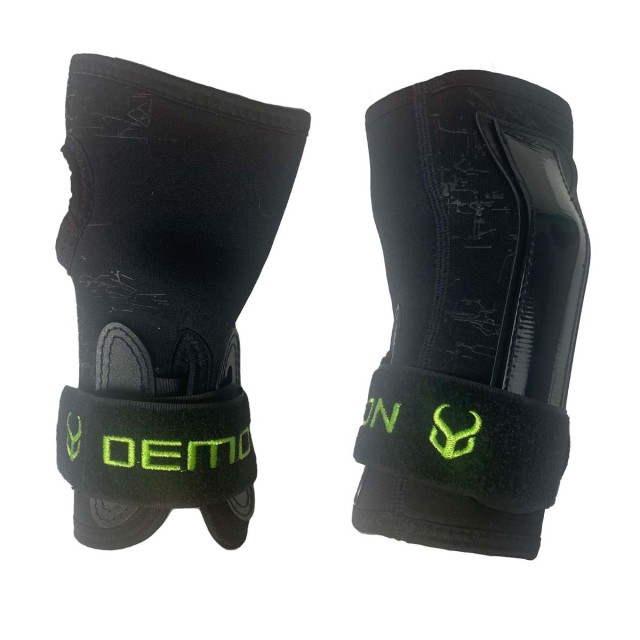 DEMON WRIST GUARD V2 Black | Протектор накитник